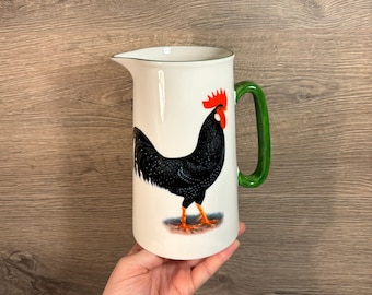 Vintage Staffordshire Associated Potters 13 coq noir et poule pichet en céramique avec poignée verte traditionnelle peinte à la main | Animaux de la ferme