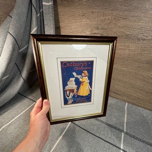 Cartolina incorniciata vintage con cioccolato Cadbury, delizioso e sano / Poster pubblicitario retrò / Appendiabiti da parete con cimeli nostalgici