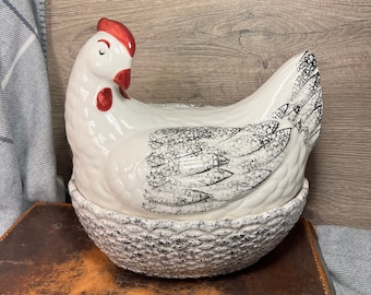 Preloved Large Hand Painted Charlotte Hen Chicken Nest Basket Design Egg Holder Ceramic Storage