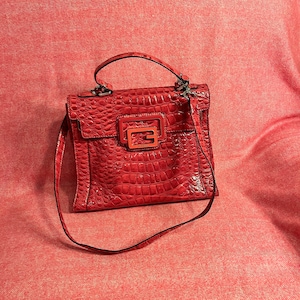 Guess handbags online india sale hot sale