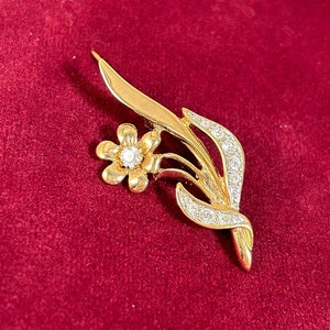Vintage Gold Tone Single Stem with Long Tall Leaves Floral Clear Diamante Rhinestone Embellished Brooch Pin