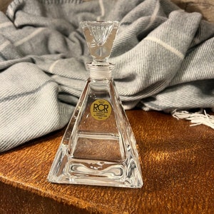 Bottiglia di profumo decanter a piramide trasparente RCR Royal Crystal Rock vintage dall'Italia