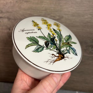 Vintage Villeroy & Boch Agrimonia Eupatoria Yellow Flower Botanica Luxembourg Vitro Porcelain Round Lidded Jewellery Trinket Bowl Dish Box image 1
