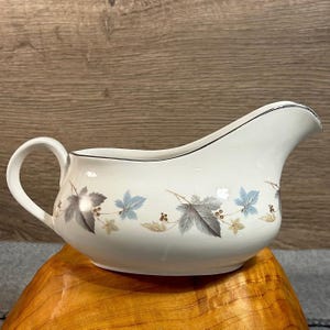 Vintage Vinewood Ridgway White Mist #828344 Silver Rim & Autumn Leaf Gravy Boat Made in Staffordshire England | Traditional Sunday Dinners