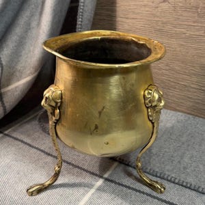 Vintage Messing Löwenkopf und Pfote 3 Beinige Jardiniere | Antike Jardinière Sammlerstücke | Alter Zimmerpflanztopf | Rustikales Lux Dekor