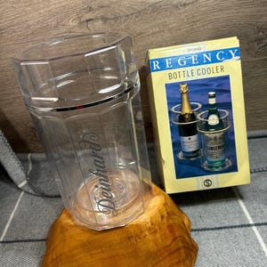 Wiaderko na lód z przezroczystego plastiku z izolacją z gąbki w stylu Mid Century | Retro chłodziarka do butelek wyprodukowana w Anglii | Chłodziarka izolacyjna z podwójną szybą MCM