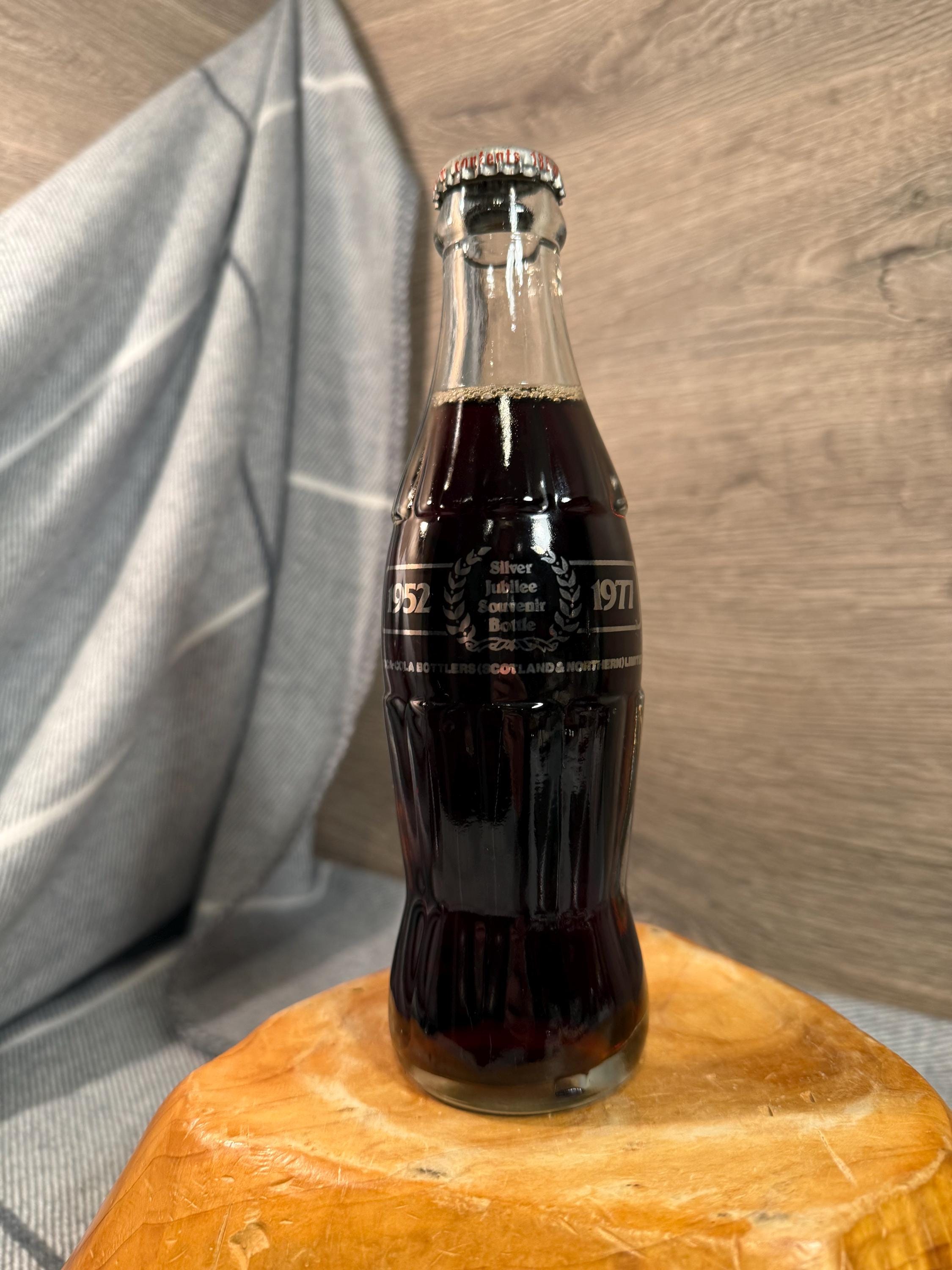 ヴィンテージ 1952-1977 クイーンズ シルバージュビリー コカコーラ