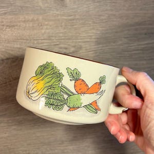 Vintage 1970s Retro Kitchenalia Ceramic Vegetable Soup Bowl | 70s Farmhouse Kitchenware | Nostalgic Mid Century Kitchenalia | Old School Mug