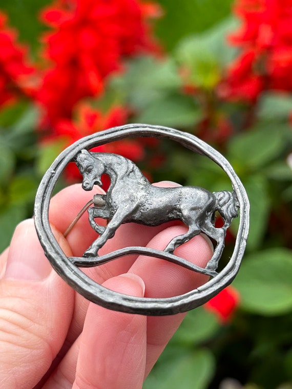 Vintage Silver Tone Pewter Round Circle Horse Pin… - image 7