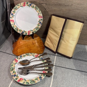 Vintage Alfresco Classic Melamine Plastic Summer Picnic Set for 2 in Beige Pouch | Stainless Steel Travel Camping Cutlery | Food on the Move