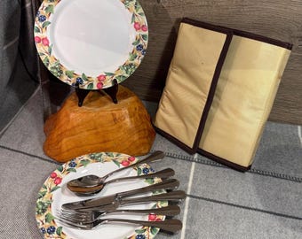 Vintage Alfresco Classic Melamine Plastic Summer Picnic Set for 2 in Beige Pouch | Stainless Steel Travel Camping Cutlery | Food on the Move