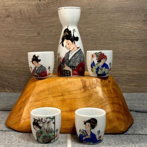 Preloved Japanese Porcelain Geisha Sake Set- Set of 5 | Traditional Oriental Barware | Japanese Drinks Trolley Decor | Bar Set from Japan
