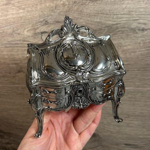 ヴィンテージ ミッドセンチュリー シルバーメッキ フランス ルイ15世スタイル ボンブビューロー ブルゴーニュカラー ベルベット ジュエリーボックス | 寝室・化粧台装飾