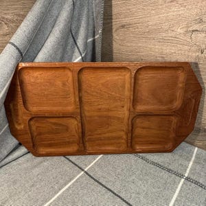 Vintage Mid Century großes längliches Serviertablett aus Teakholz | MCM Geteilter Knabber- & Snackheber | 60er Jahre Retro Wohn Dekor