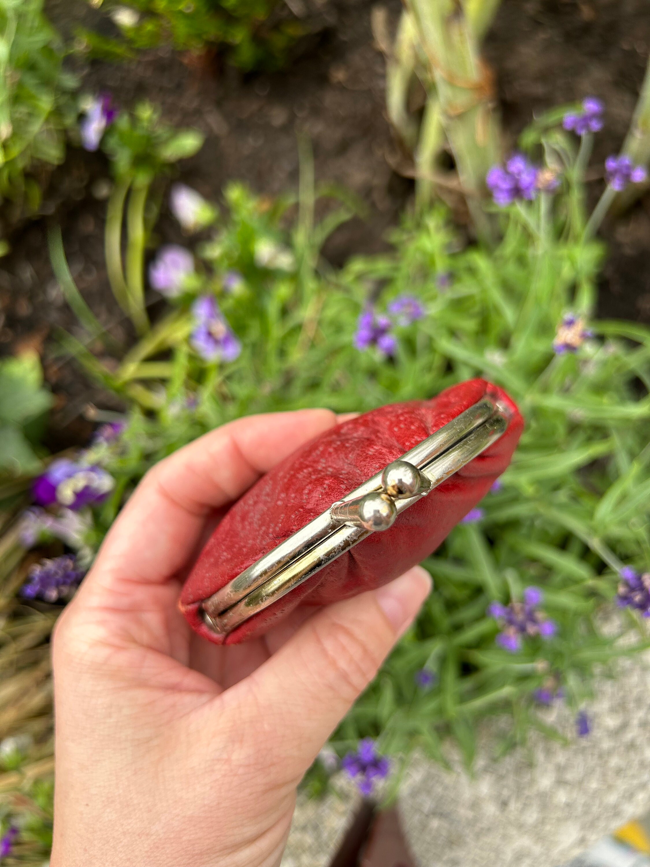 Vintage echte echt rood leren kleine portemonnee | Damesportemonnee met retro muntstuk| Goudkleurige Kiss Lock-cash-clutch | Moderne accessoires uit het midden van de eeuw - België Vintage echte echt rood leren kleine portemonnee | Damesportemonnee met retro muntstuk| Goudkleurige Kiss Lock-cash-clutch | Moderne accessoires uit het midden van de eeuw - België