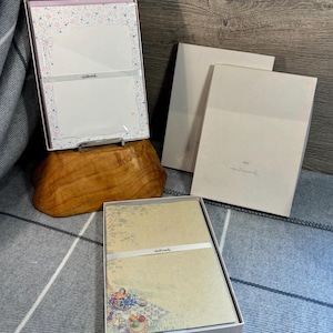 Dos juegos de papelería vintage Hallmark en caja / Hojas y sobres decorados para escribir / Material de correspondencia para escritura femenina / Lady Boudoir