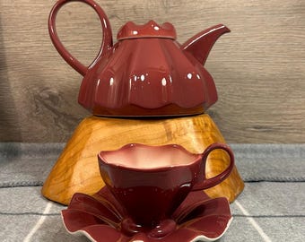Carltonware Walking Teapot: Hand-painted English Pottery, Red