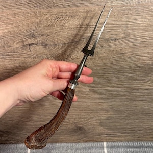 Vintage sterlingzilveren kraag gedraaid hertshoorn gewei handvat tinnen vleesvork met beschermer | Oud Engelse antieke carnivoorverzamelobjecten