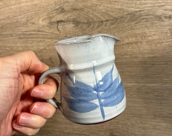 Petit pot à crème artisanal vintage peint et fabriqué à la main | Folk émaillé Kitchenalia | Vaisselle de ferme | Essentiels Art Daily Brew