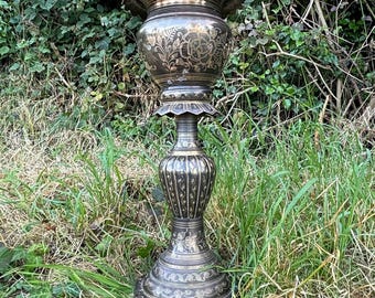Vintage grote hoge zwaar messing plantenbak | Handgegraveerde bloemensokkel Jardiniere | Indisch gemaakte plantenhouder op voet in twee kleuren met geëtste bloemen