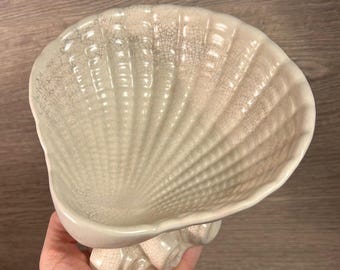 Vintage Mid Century Minimalist Dartmouth Pottery Shell Clam Bathroom Soap Dish Accessory | Coastal & Nautical Decor | MCM Retro Collectibles