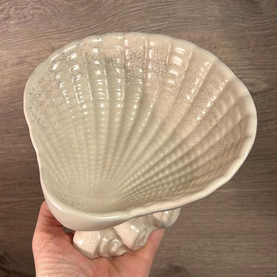 Vintage Mid Century Minimalist Dartmouth Pottery Shell Clam Bathroom Soap Dish Accessory | Coastal & Nautical Decor | MCM Retro Collectibles
