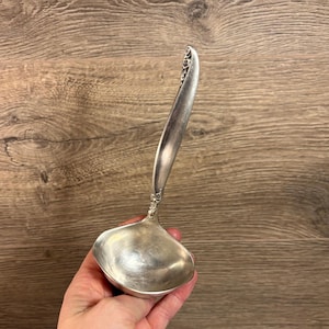 Vintage Rogers Bros 1847 Leilani IST Silberplatte Petite Floral Schöpfkelle | Soße & Suppe Servieren Silber Utensilien | 60er Jahre Blumen Schriftrollen