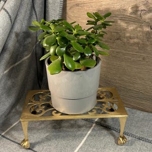 ヴィンテージ ソリッドブラス ラージピアス 長方形 ティーポット ケトルスタンド | 素朴な渦巻き模様の炉床五徳 | 長方形プランターホルダー | ファームハウスキッチン