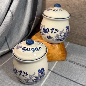 Vintage Hand Painted Siltone Tea & Sugar Cobalt Blue Willow Pattern Lidded Jars- Set of 2 | Classic English Kitchenalia | Kitchen Essentials