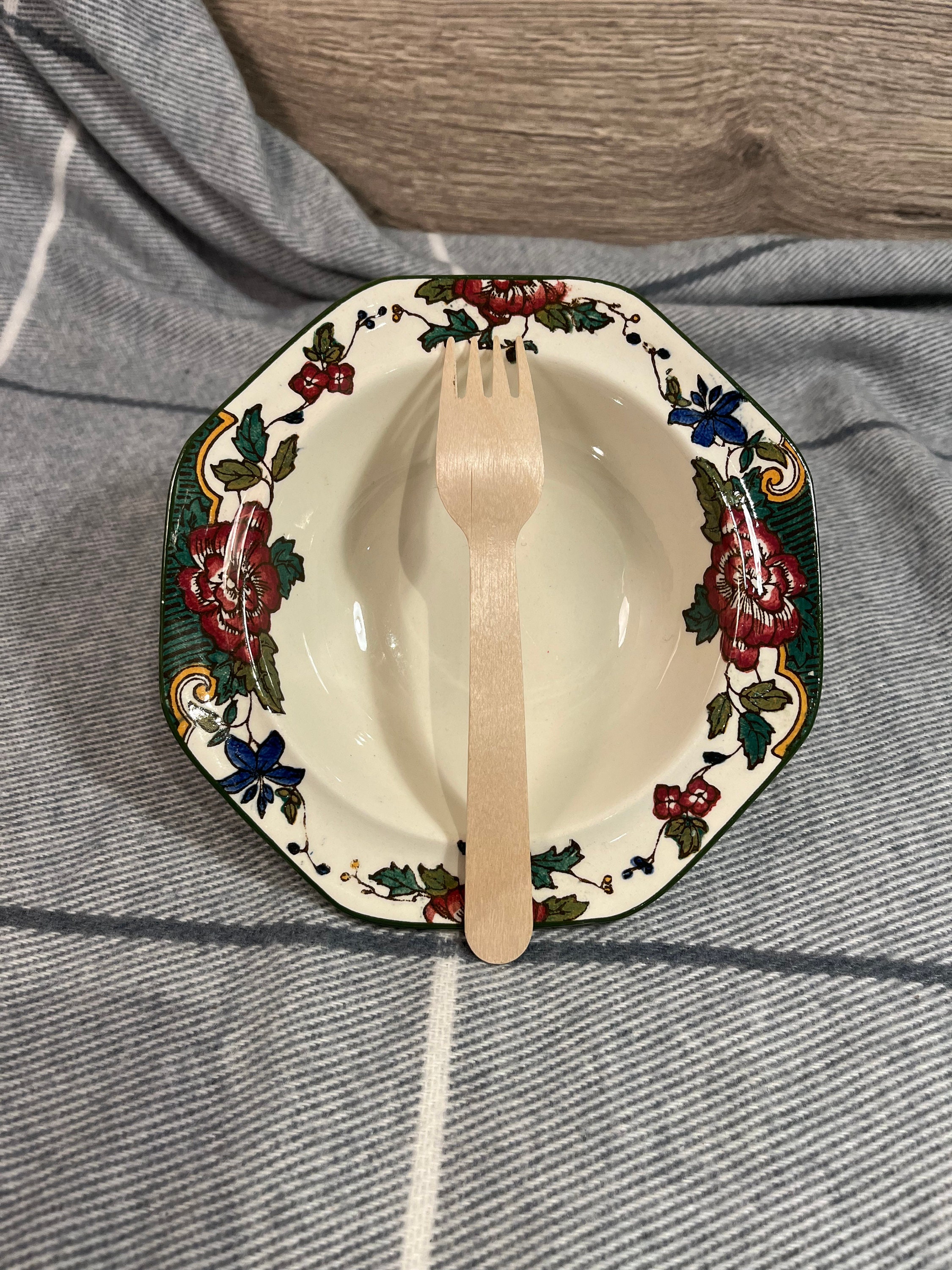 ヴィンテージ ロイヤルドルトン ボーンチャイナ イギリス製 花柄