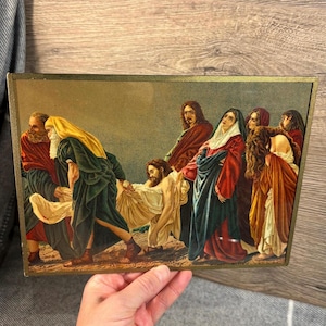 Vintage Anhänger, die Christus nach der Kreuzigung tragen Wandbehang | Mid Century Katholische Kunst | Retro Christian Heilige Sammlerstücke & Wohnkultur
