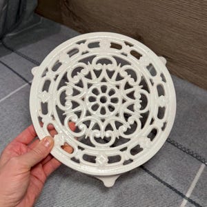 Vintage Minimalist Decotec Made in France White Rusty Enamelled Cast Iron Round Footed Trivet | Hot Pot Rack | French Provincial Kitchenalia
