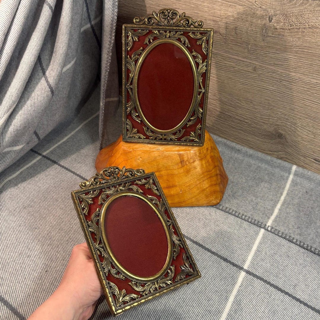 Vintage Made in Italy Oval Ornate Burgundy & Bronze Colour Metal Photo ...