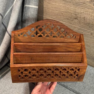 Estante para cartas vintage hecho a mano / Organizador de escritorio de estudio de madera natural / Organizador de oficina de madera estilo bohemio / Soporte para correspondencia en pasillos y entradas