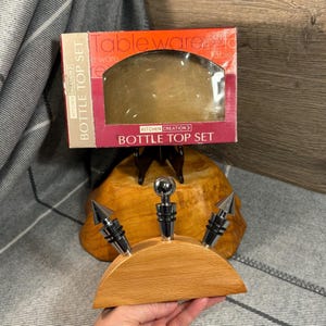 ヴィンテージ ステンレス ボトル トップ セット タン ウッド スタンド | ドイツ製 Ovibell GmbH キッチン クリエーション | ドイツ製キッチュなバーウェア | 90 年代のバー カート