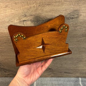 Portacartas de madera marrón y latón con base de fieltro verde, hecho a mano, estilo vintage, ligero, para escritorio de oficina, organizador retro