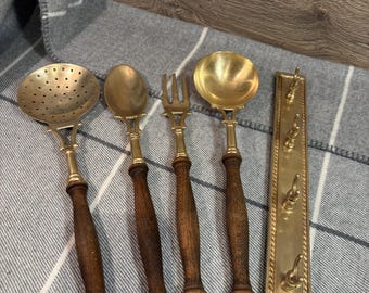 ヴィンテージ真鍮＆木製ハンドル壁掛けレールバー用品4点セット ヴィンテージ真鍮と木製ハンドルの壁掛けレールバー用品4点セット