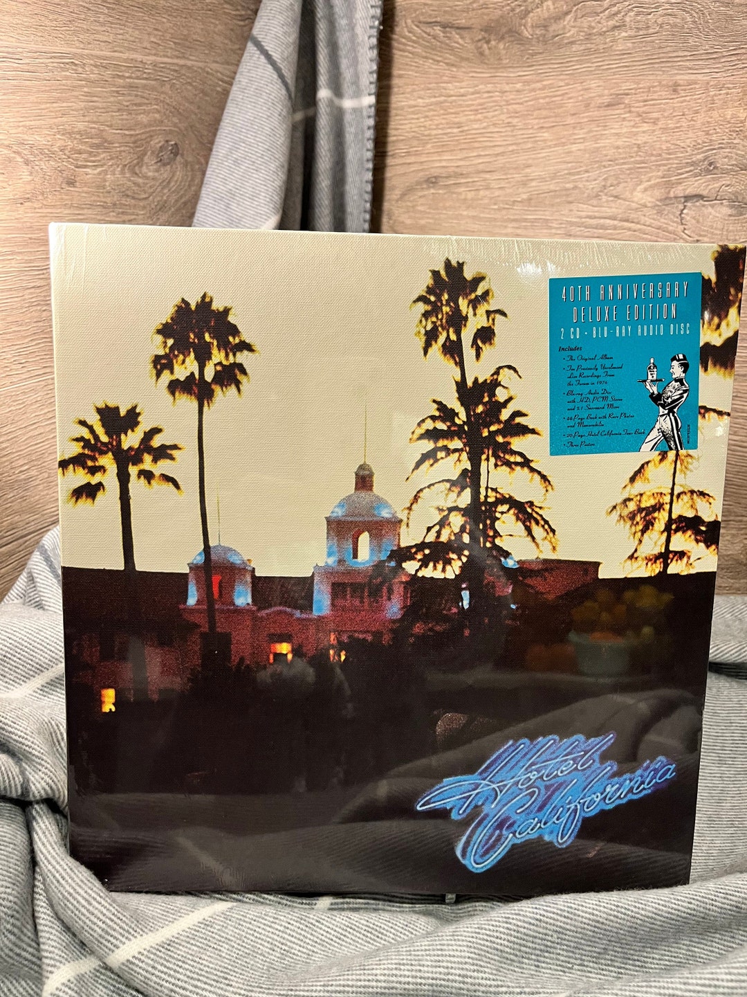 Hotel California 40th Anniversary Deluxe Edition 2 CD And 1 Blu ray hotel-california-40th-anniversary-deluxe-edition-2-cd-and-1-blu-ray