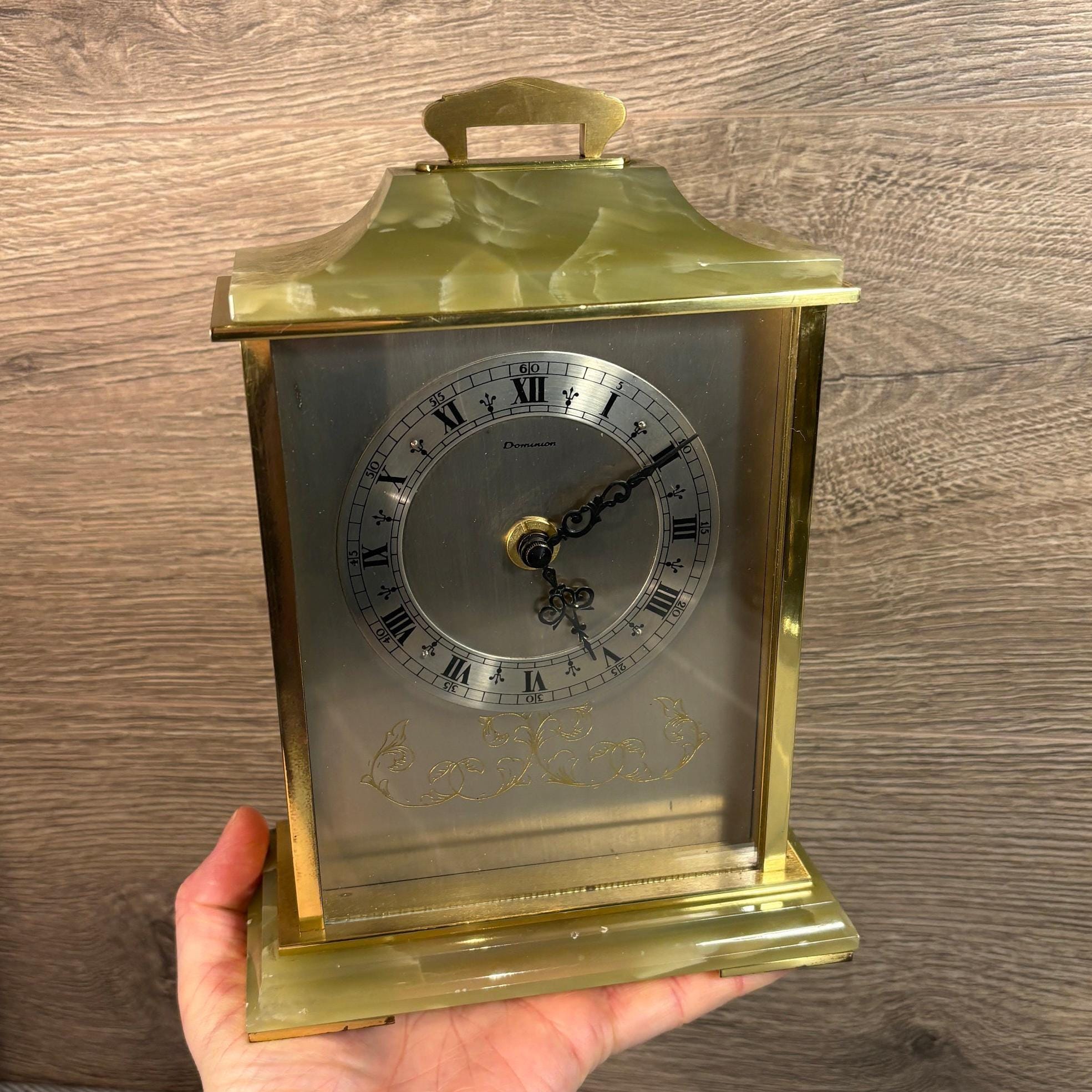 ガラス細工　時計　MULTI quartz アンティーク Vintage Dominion Green Onyx & Brass Made in Germany Large Quartz