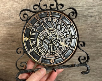 Vintage Astronomical Zodiac Astrology Roman Numeral Clock Design Rustic Bronze Old Wall Mounted Home 3-Hook Art Hanging for Keys and Coats
