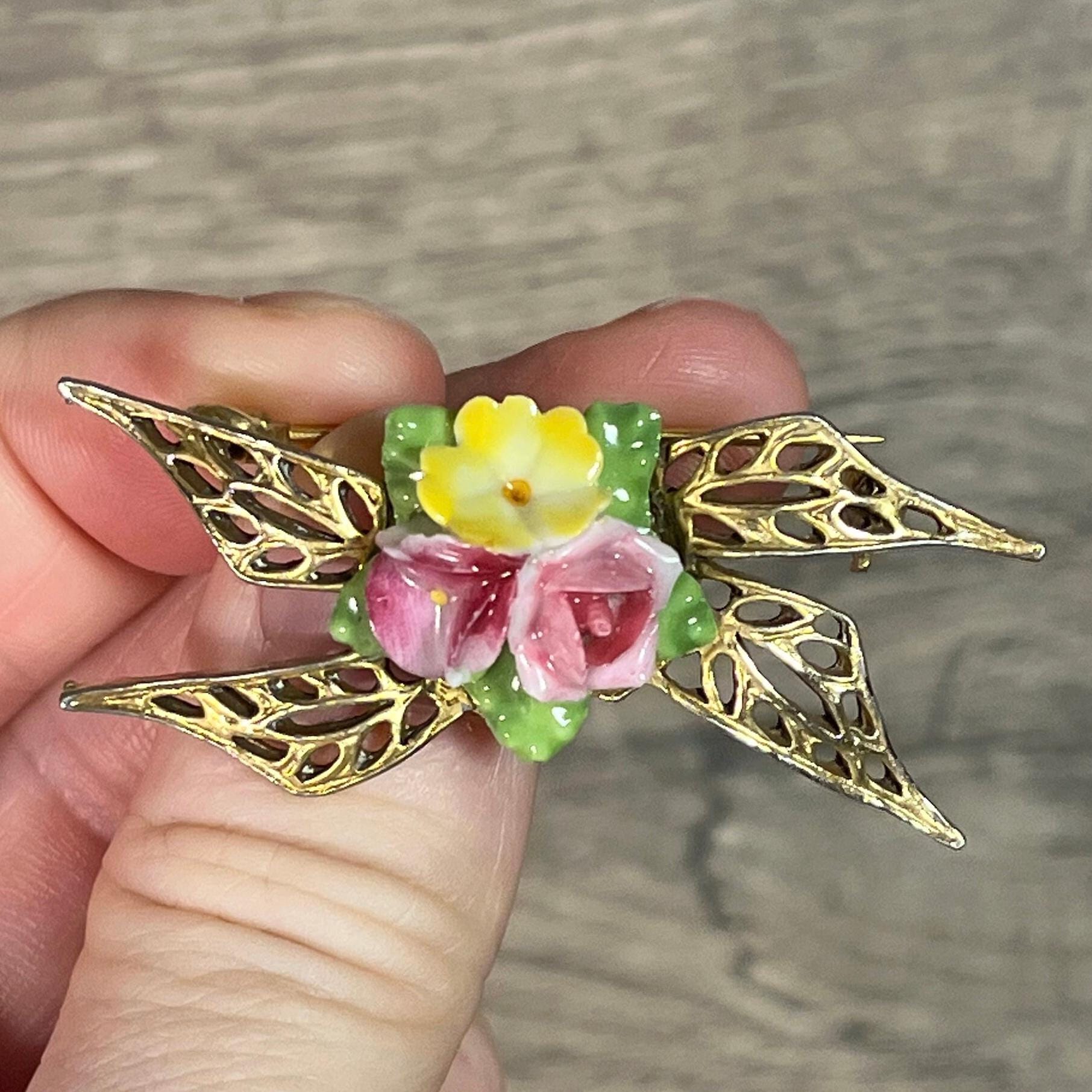Broche Ancienne Vintage En Céramique à 3 Fleurs - Métal Doré, Occasion Bon état