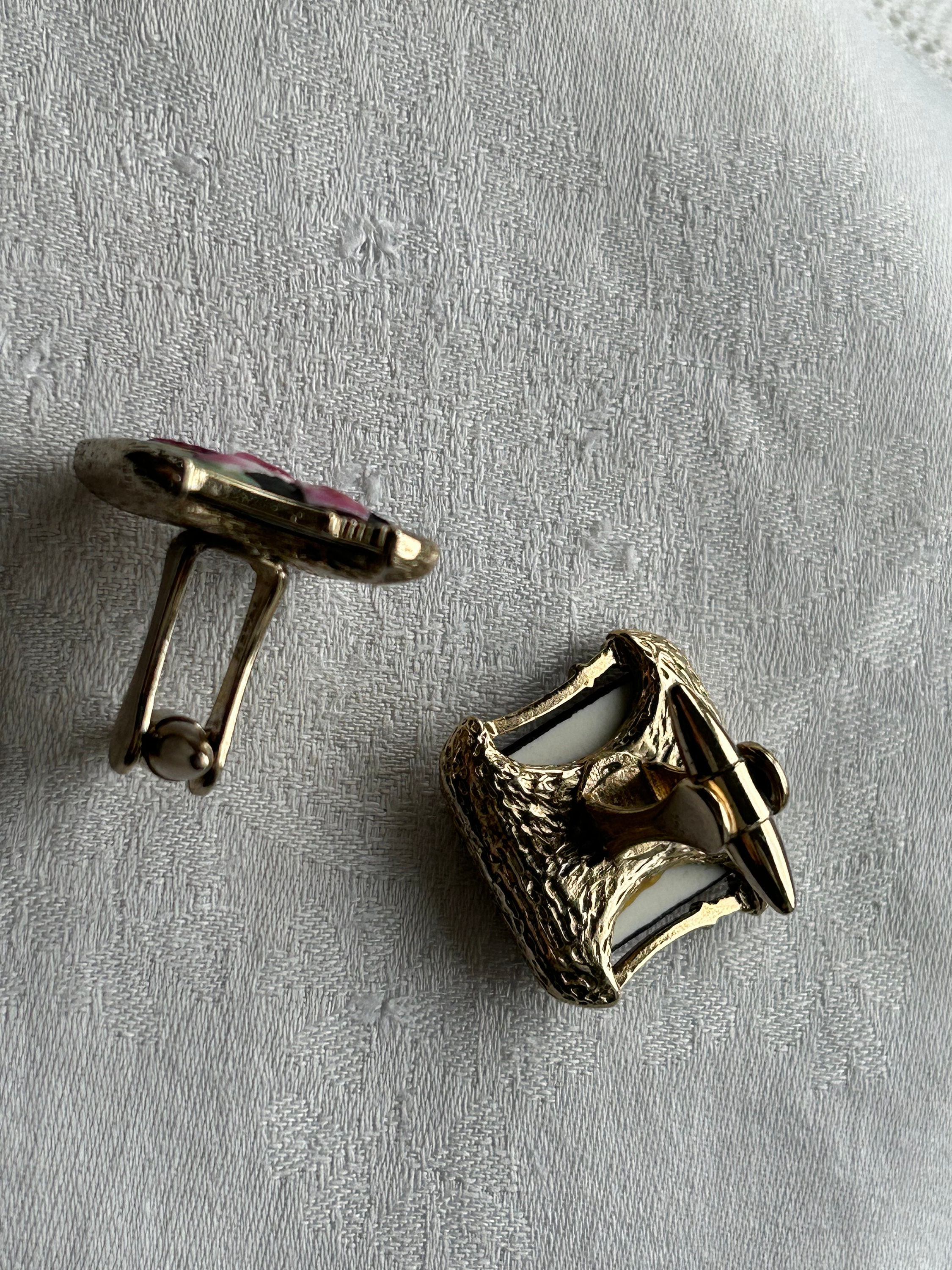 yu✩.* Vintage Silver Tone Unisex Marque Metal & Enamel PAT L144