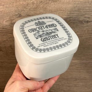 Vintage Edwardian Cricket Chutney Keramik Minimalist quadratisches Glas mit Deckel | Gewürz Aufbewahrungsbehälter | Sammlerstück Royal Kitchenalia