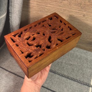 Vintage Hand Carved Foliate Lid Jewellery Box Made in India | Pierced Leaves Indian Rectangular Storage | Hand Made Home Decor Collectibles