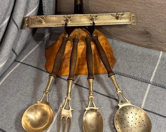 ヴィンテージ真鍮と木製ハンドルの壁掛けレールバー用品4点セット ヴィンテージ真鍮＆木製ハンドル壁掛けレールバー用品4点セット