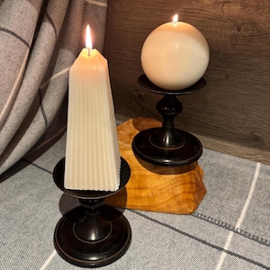 Vintage Dark Metal Single Spike großer runder Kerzenhalter - 2er-Set | Rustikale Stumpenkerzenständer | Boho Kerzenständer | Boho Wohndekor