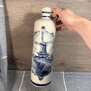 Vintage Delftblå Bols handmålad flaska med väderkvarn och korkpropp | Samlarobjekt i koboltblått, holländsk Kitchenalia, tillverkat i Holland