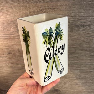 Stary ręcznie malowany pojemnik na seler Toni Raymond | Przechowywanie ceramiki na blacie kuchennym | Kitchenalia selerowa i wegetariańska | Jeden z Twoich pięciu a day