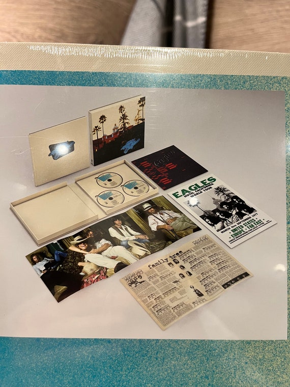 Hotel California 40th Anniversary Deluxe Edition: 2 CD and 1 Blu