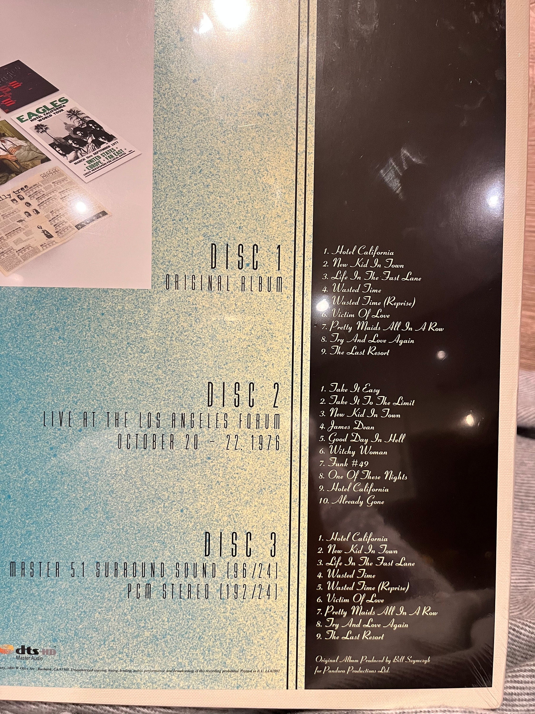 Hotel California 40th Anniversary Deluxe Edition: 2 CD and 1 Blu